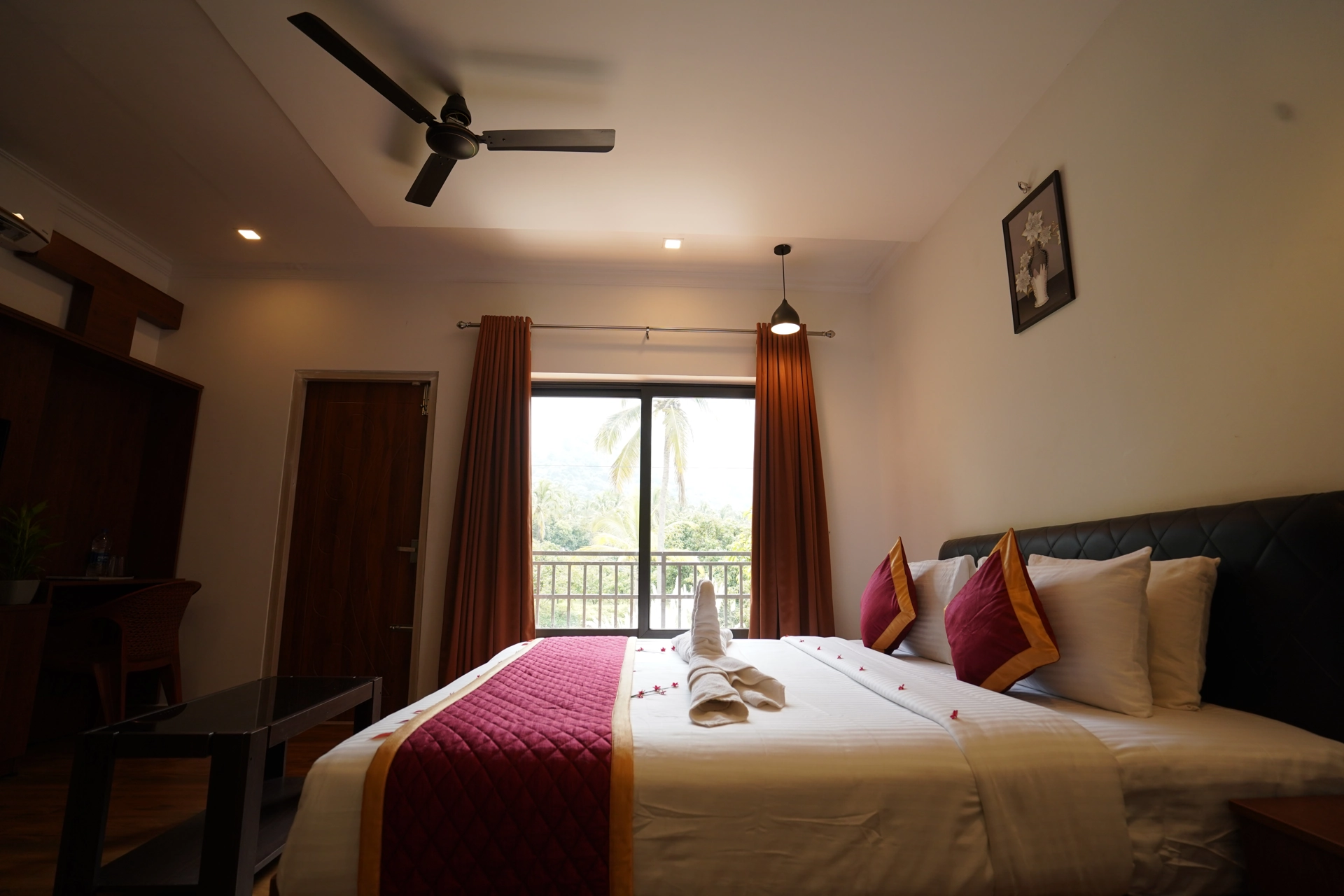 alphonsa bangalow Room